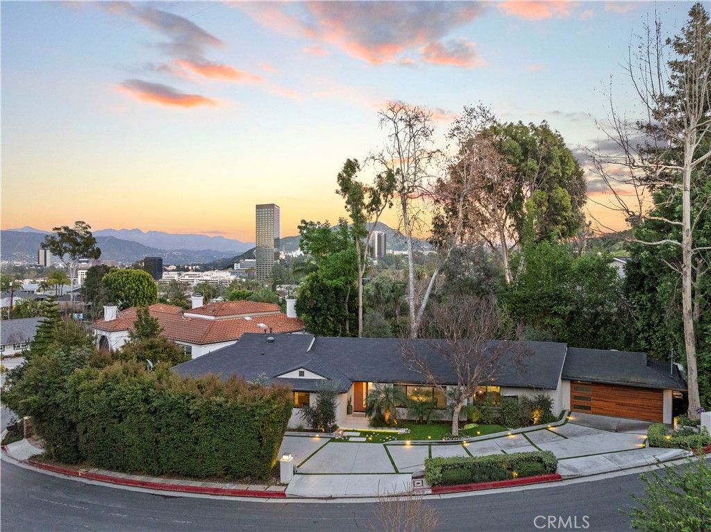 Photo of 3640 Wrightwood, Studio City, CA 91604 (MLS # GD26069723)