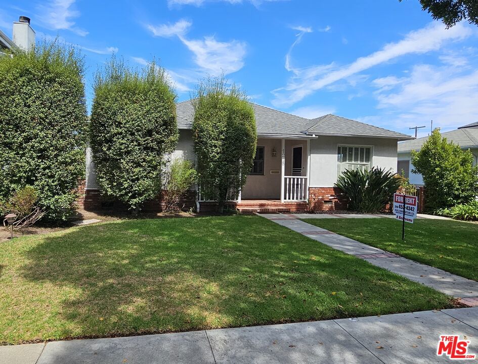 Beautiful Santa Monica home remodeled in the 90's with some upgrades. Great location in a very quiet neighborhood and located in the great Santa Monica school district. Beautiful screened in patio (sun-room) perfect for relaxing! Built-in appliances gas cook-top, gas oven, dishwasher provided & maintained by the owner. Refrigerator, microwave, and washer/dryer are provided by the owner but no maintained by owner.