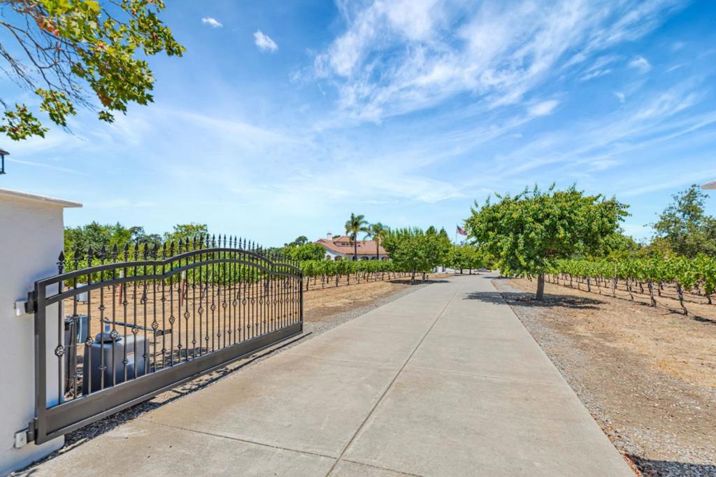 1152 Little River Drive
