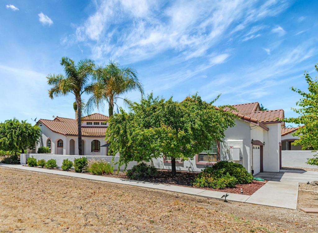 1152 Little River Drive
