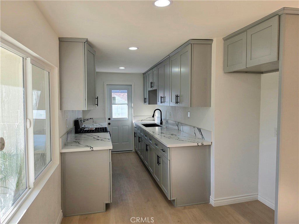 305 Colston