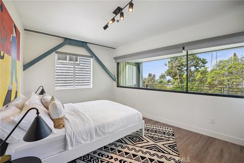 Tiny photo for 686 Diamond Street St, Laguna Beach, CA 92651 (MLS # LG26006426)