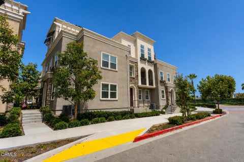 Photo of 613 Winchester Drive, Oxnard, CA 93036 (MLS # V1-37393)