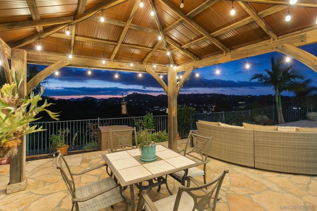 Photo of 27869 Dogwood Gln Gln, Escondido, CA 92026 (MLS # 260005731SD)