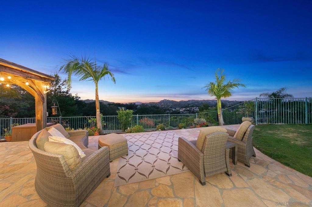 Photo of 27869 Dogwood Gln Gln, Escondido, CA 92026 (MLS # 260005731SD)