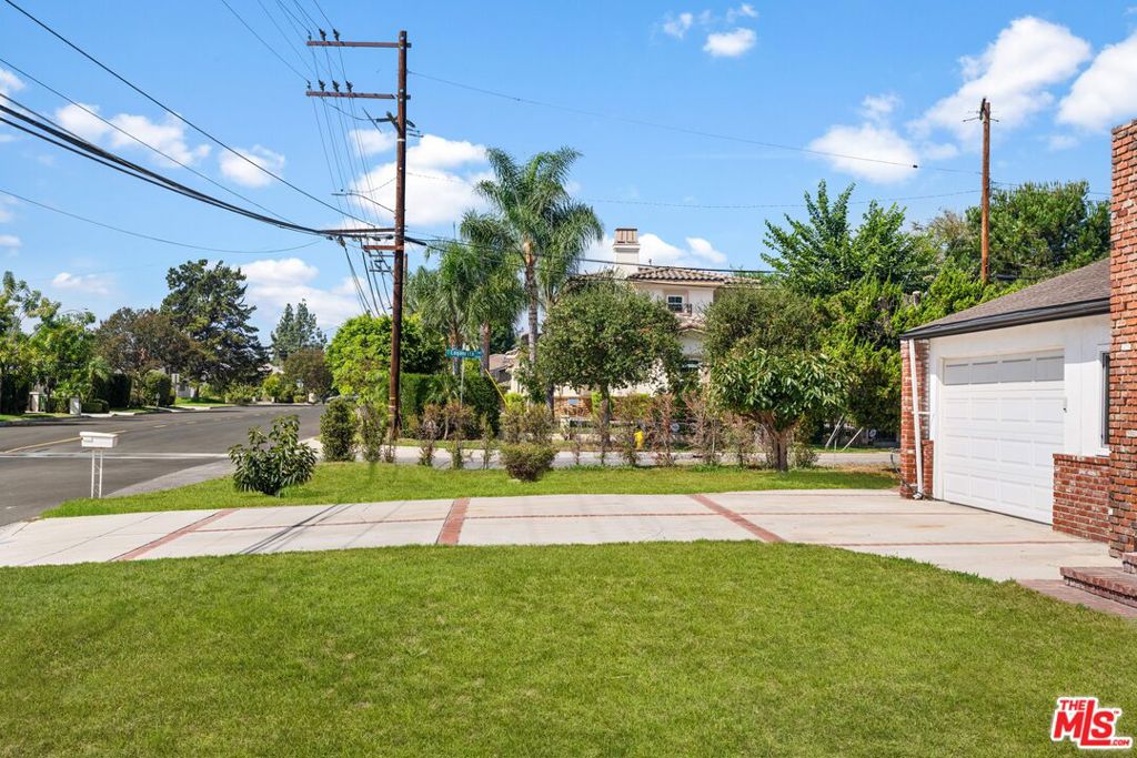 1101 E Camino Real Avenue