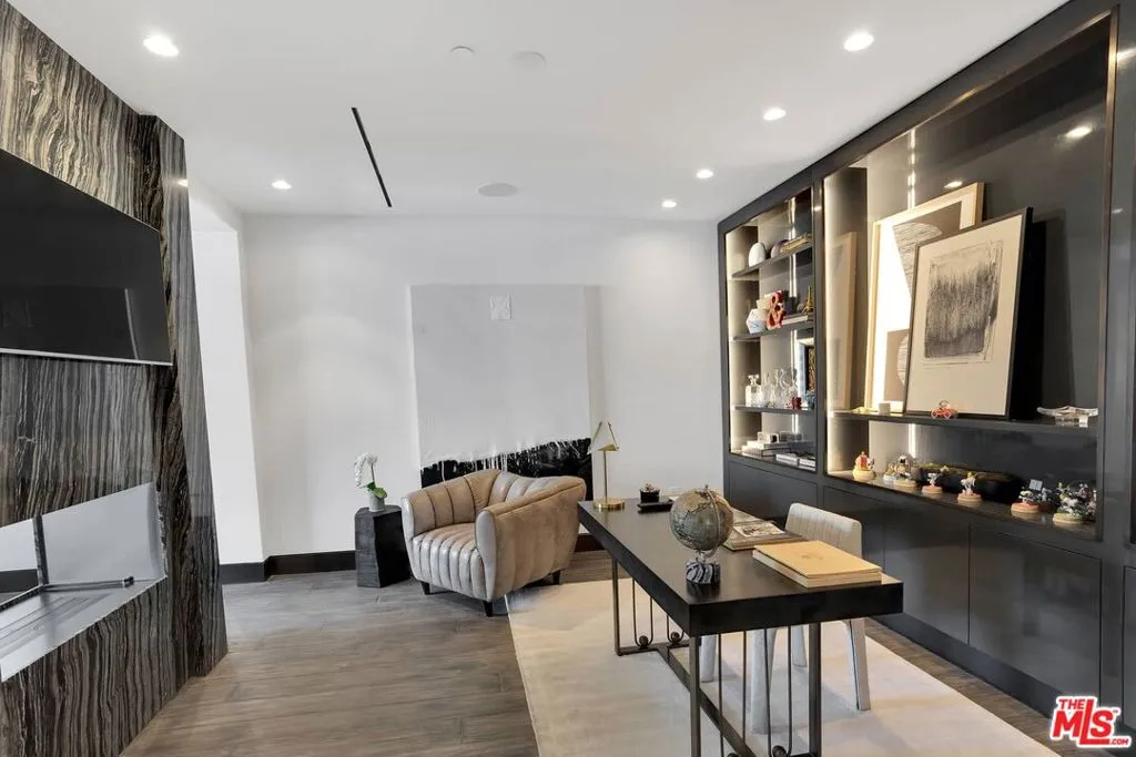 Los Angeles, California 90028, United States, 3 Bedrooms Bedrooms, ,4 BathroomsBathrooms,Residential,Active,71306