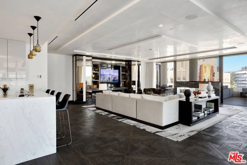 Los Angeles, California 90028, United States, 3 Bedrooms Bedrooms, ,4 BathroomsBathrooms,Residential,Active,71306