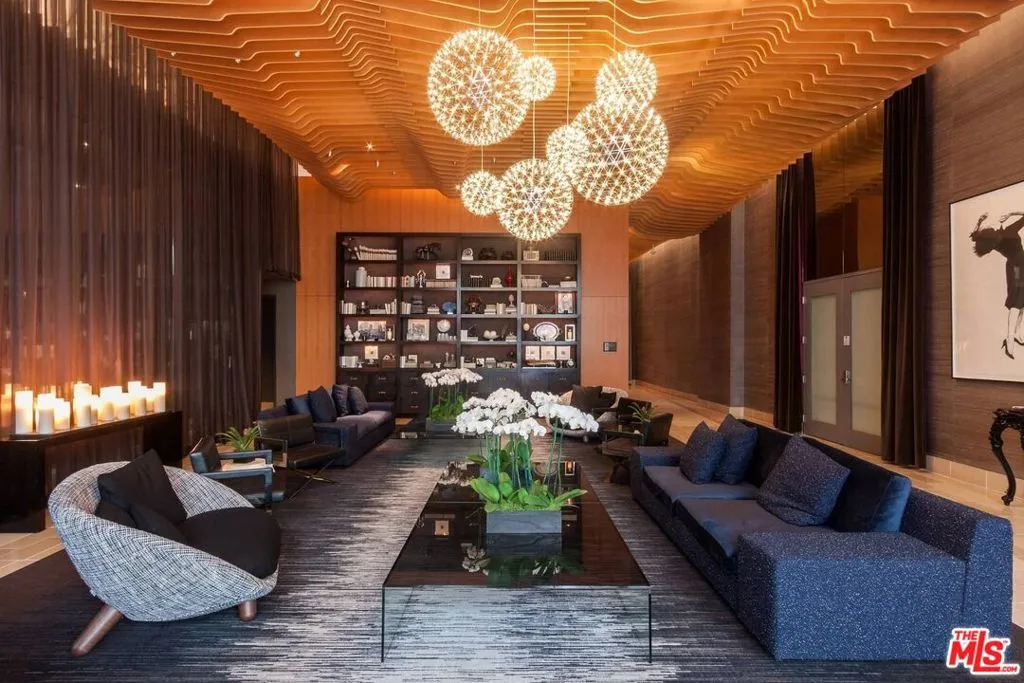 Los Angeles, California 90028, United States, 3 Bedrooms Bedrooms, ,4 BathroomsBathrooms,Residential,Active,71306