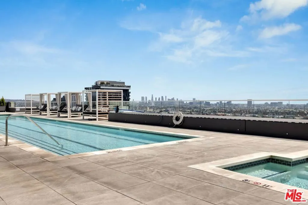 Los Angeles, California 90028, United States, 3 Bedrooms Bedrooms, ,4 BathroomsBathrooms,Residential,Active,71306