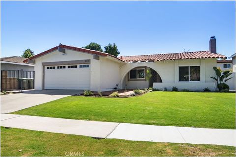 Photo of 1110 Redding Ave, Costa Mesa, CA 92626 (MLS # OC25246134)