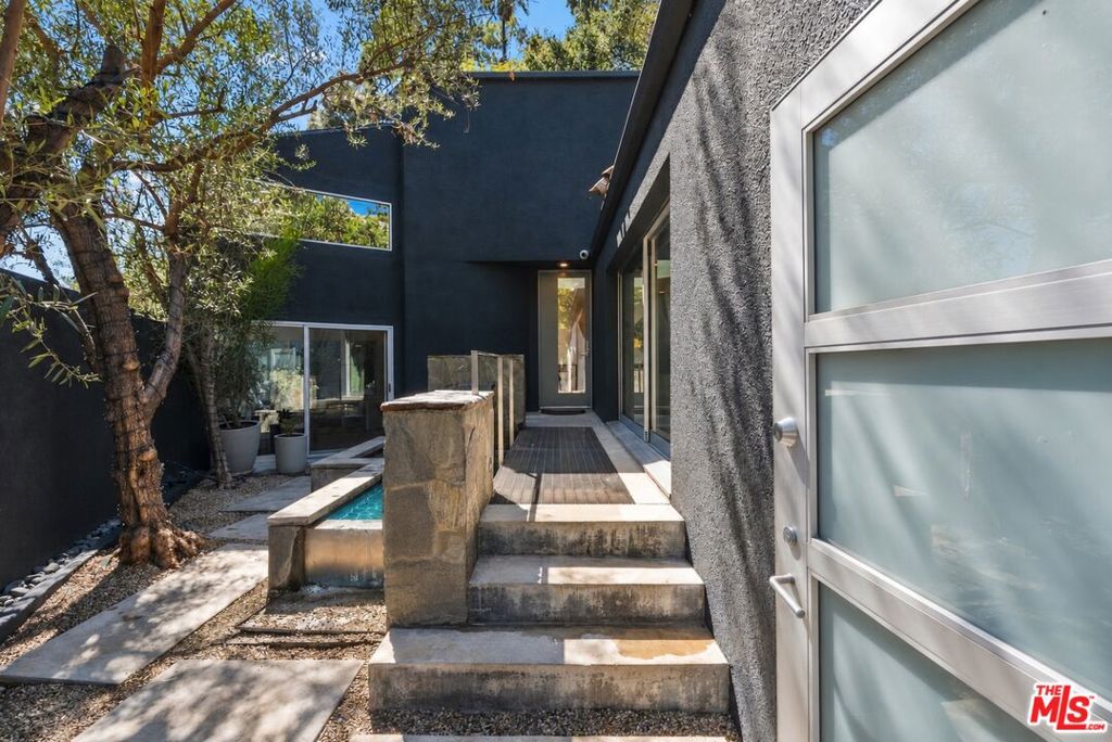 3239 Ledgewood Drive