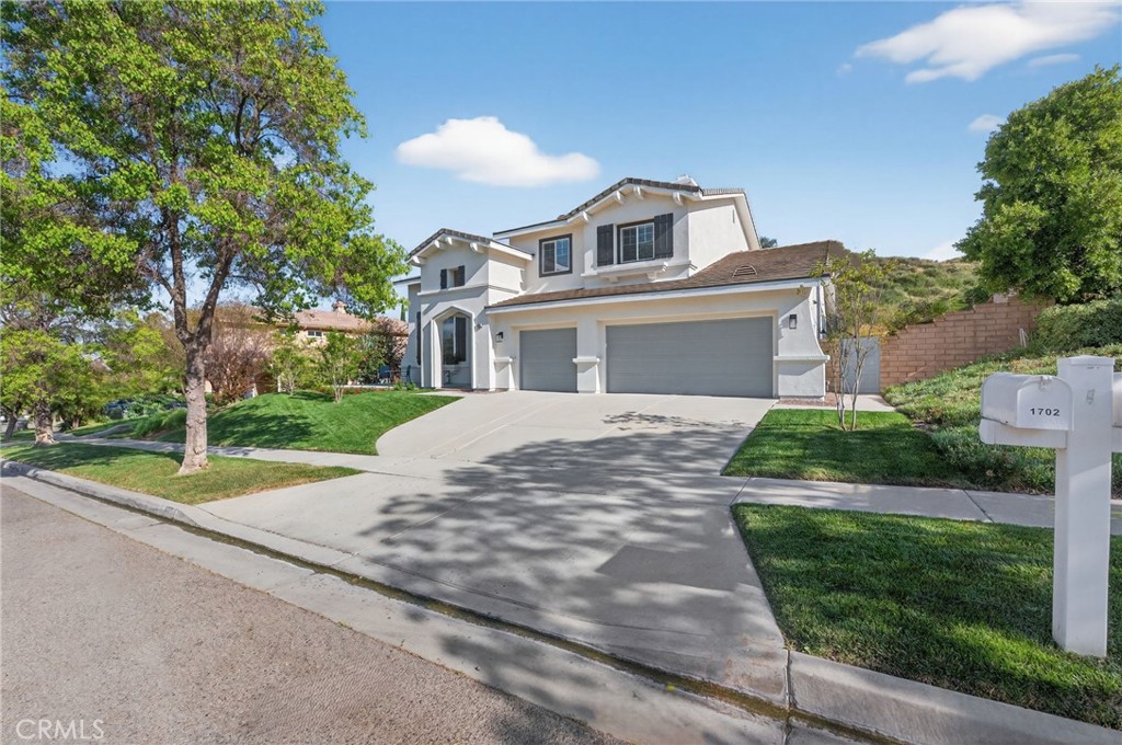 1702 Tamarron