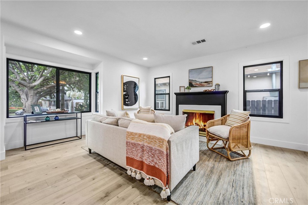 57 S Grand Oaks Avenue