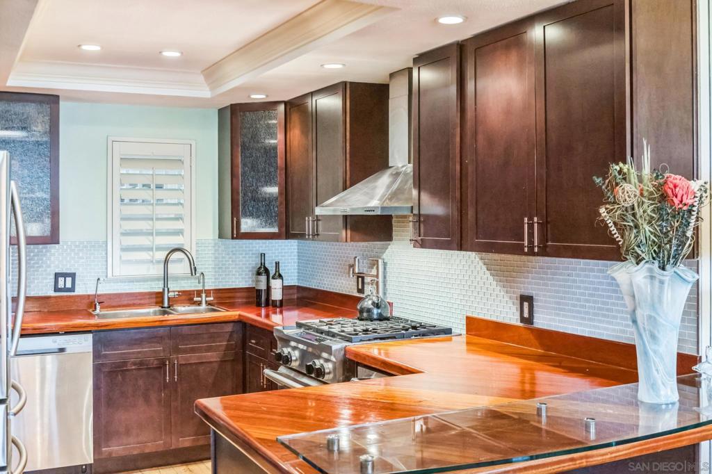 236 dolphin cove ct