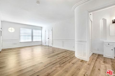 Photo of 308 S Reeves Drive #310B, Beverly Hills, CA 90212 (MLS # 26830733)