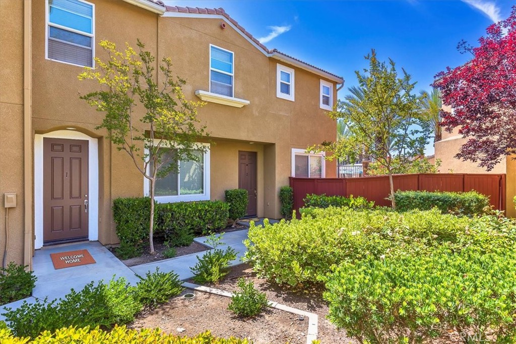 Welcome home to North Oaks...Murrieta's resort-like, centrally located condominium community. This turnkey 2 bedroom, 2 bath end unit is the perfect place for a first-time buyer or someone downsizing from a larger home! The open and bright layout offers an inviting living, dining and kitchen area which separates the 2 spacious bedrooms and baths. The interior laundry is conveniently located in the hallway; and the large, private balcony is right off the kitchen which is great for taking advantage of our Southern California weather and enjoying meals outside. Features include new carpeting and tile flooring, recently painted cabinets throughout, granite counters, paneled doors, and dual sinks and walk-in closet in primary suite. The North Oaks community offers residents a stunning pool and BBQ area, and it's located close to both the 215 and 15 freeways, Murrieta schools, and local shopping centers. Plus, Temecula's well-known attractions such as Pechanga Casino, Old Town, and the wine country are a short drive south, and Menifee's newest shopping/entertainment district with popular stores and restaurants is only a couple freeway exits to the north. A great condo! A great location! A great price! Don't miss out....call today!!
