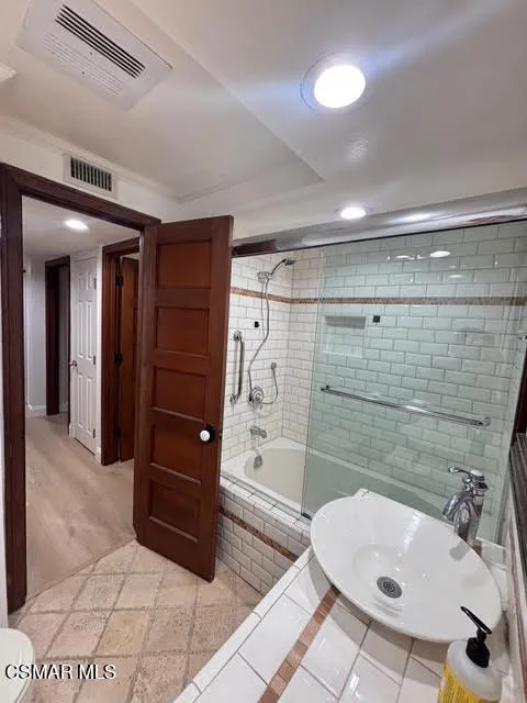 Thousand Oaks, California 91360, United States, 4 Bedrooms Bedrooms, ,2 BathroomsBathrooms,Residential,Pending,249815