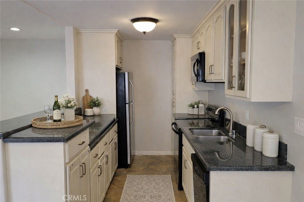 Photo of 5403 Newcastle Avenue #12, Encino, CA 91316 (MLS # SR26019787)