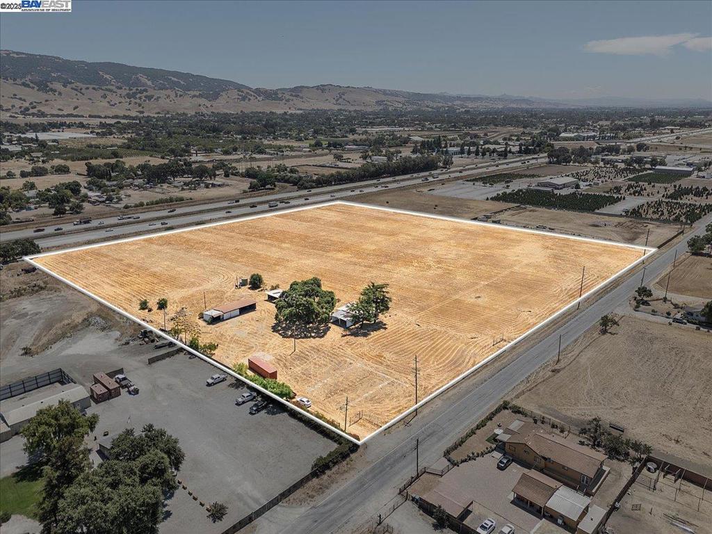 Rare Opportunity: 14.4 Acres in San Martin – Build, Invest, or Retreat! Escape to the heart of Santa Clara County with this stunning 14.4-acre parcel in beautiful San Martin, CA. This land offers endless potential and unmatched serenity.