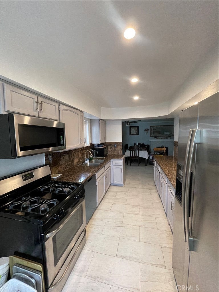 1580 W Stoneman