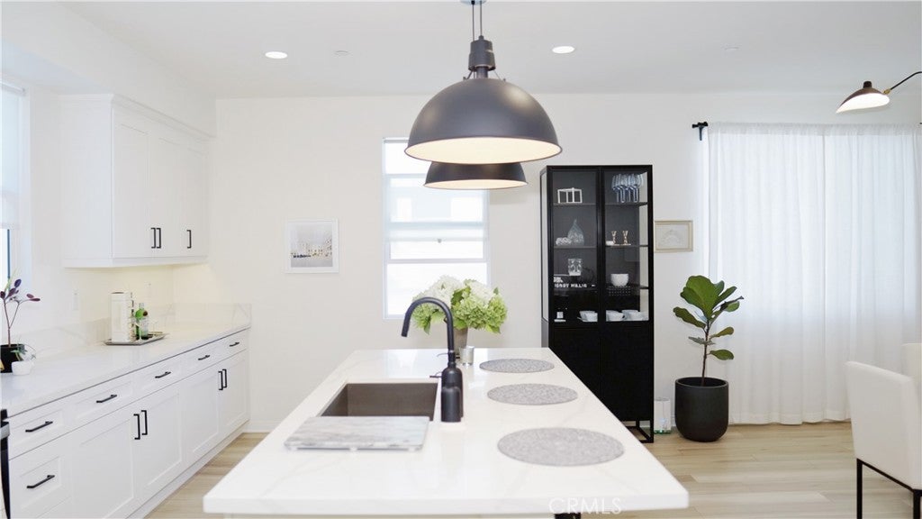 254 N Standard Avenue