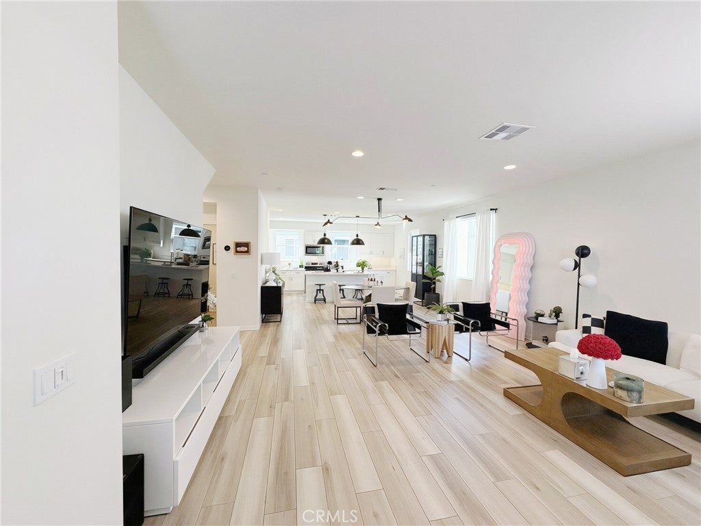 254 N Standard Avenue