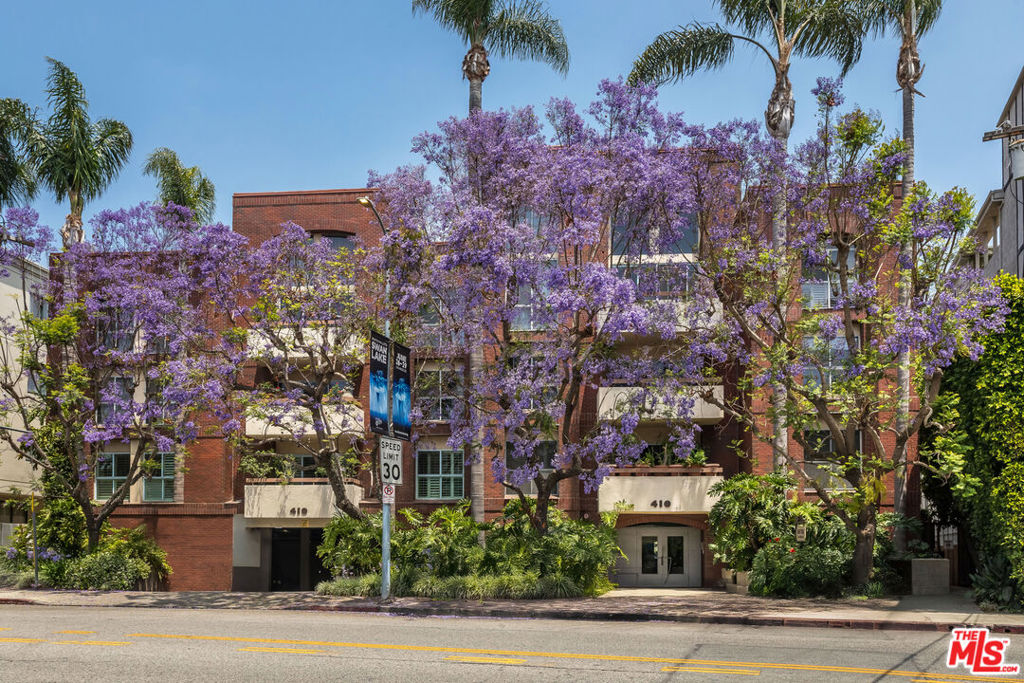 Properties 1 410 S Barrington Avenue 309