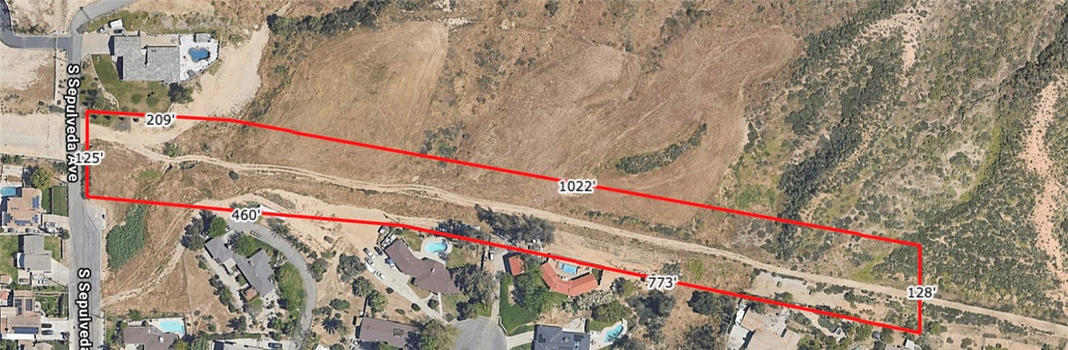 Developer opportunity. This parcel is perfect for a DREAM home or can be combined with MLS LISTING IDs: SB25136642, SB25120042, SB25119908 & SB25083872 to make a foothill community development.