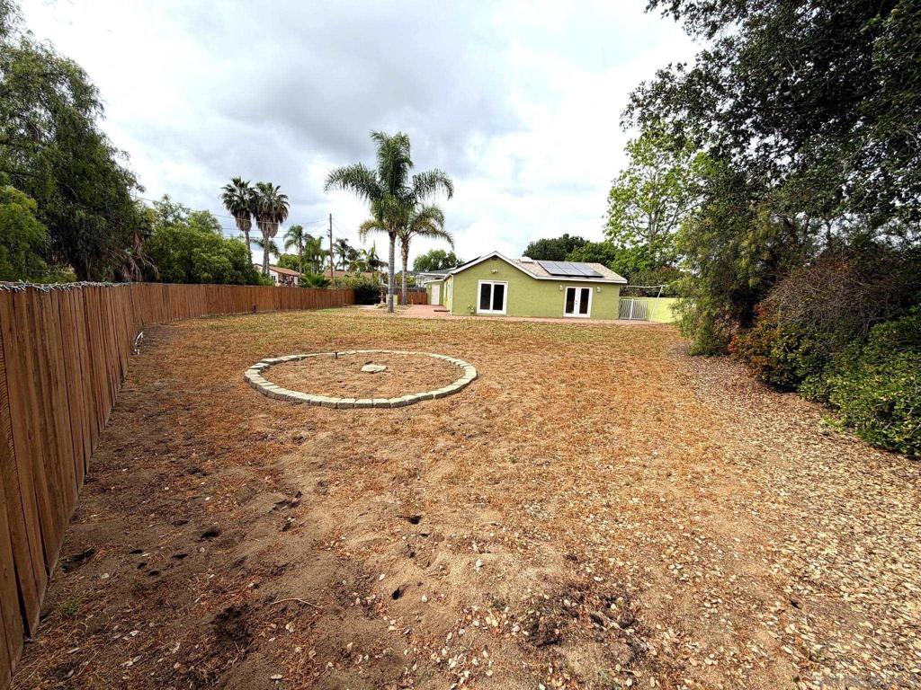 469 Lado De Loma Dr.