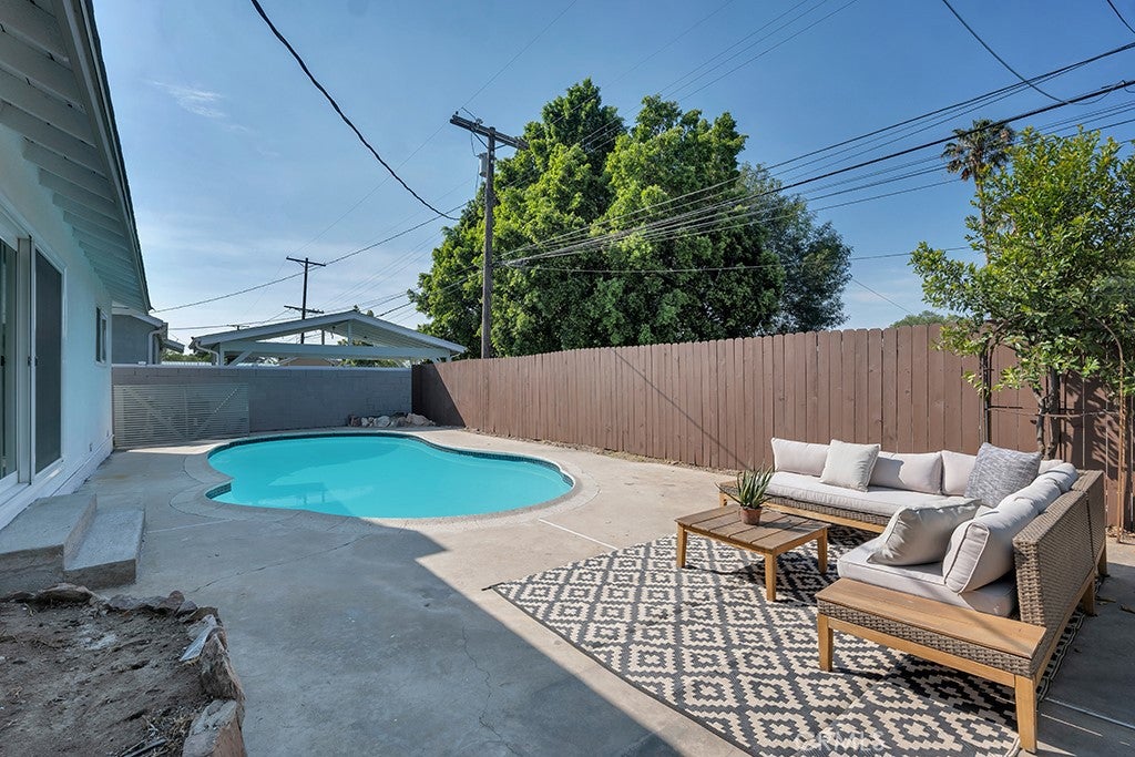 10579 Lev Ave Ave, San Fernando CA 91345
