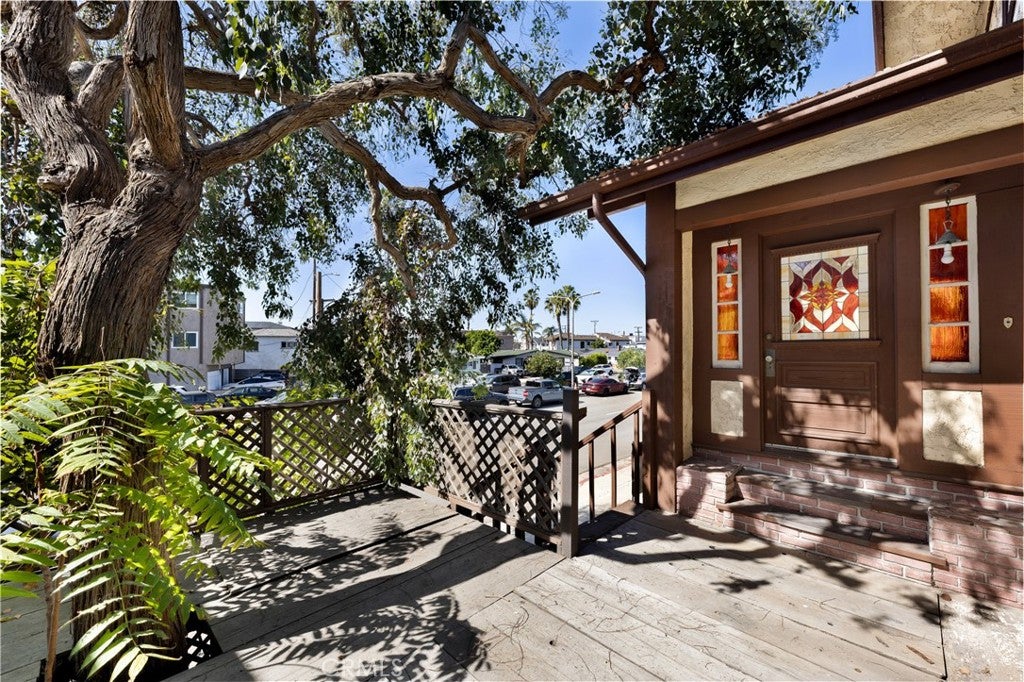 1920 Hermosa Avenue