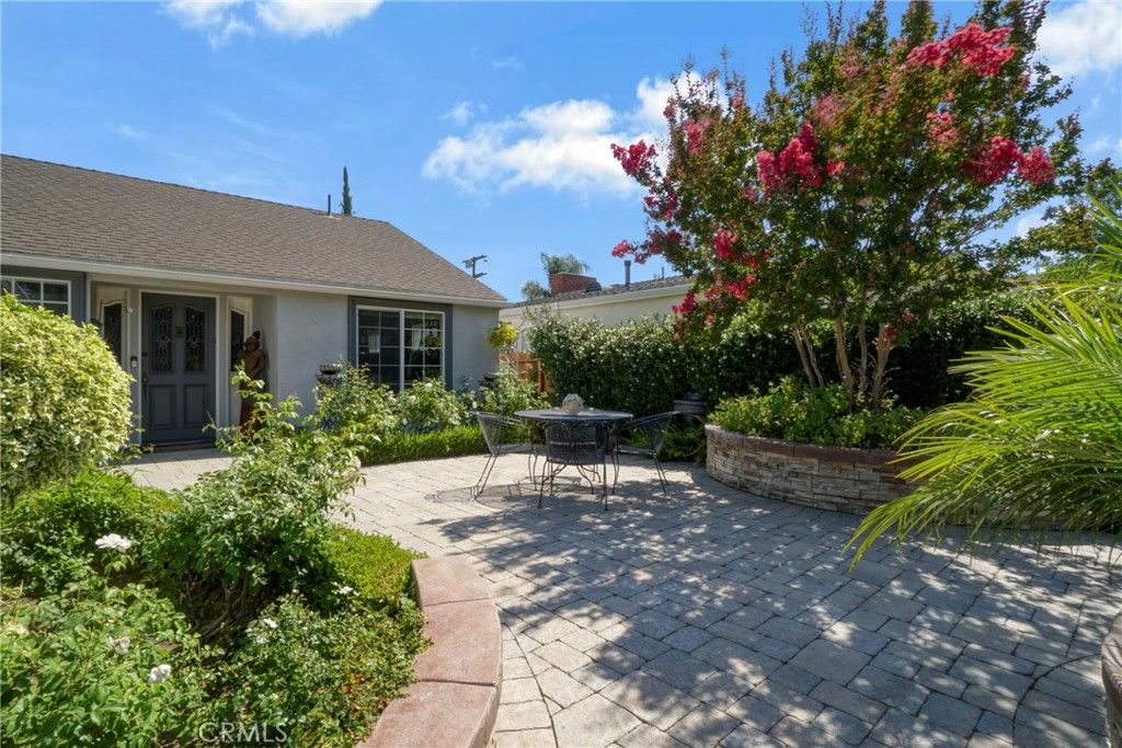 Photo of 14542 Otsego, Sherman Oaks, CA 91403 (MLS # SR25270453)