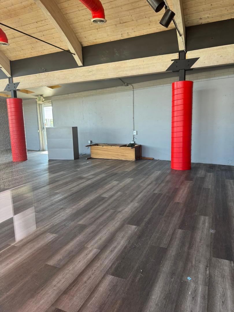 2700 S El Camino Real