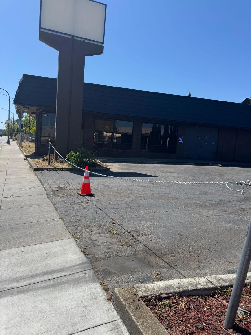 2700 S El Camino Real