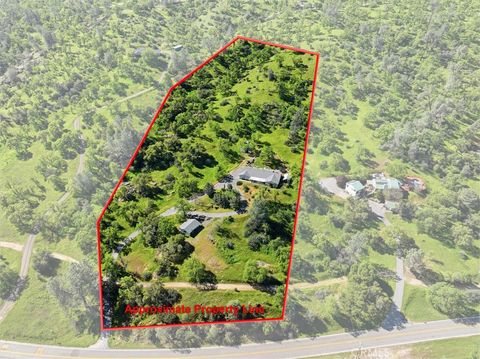 Photo of 31749 Road 400, Coarsegold, CA 93614 (MLS # FR25164282)