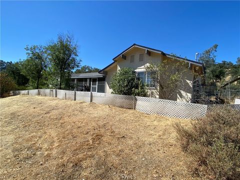 Photo of 31749 Road 400, Coarsegold, CA 93614 (MLS # FR25164282)