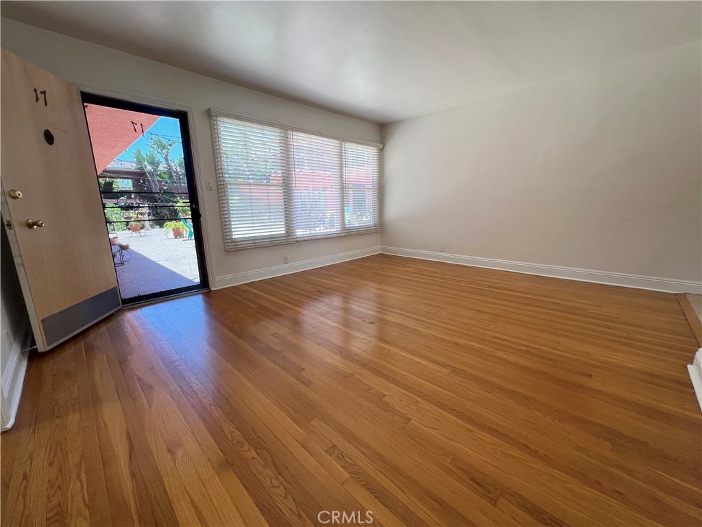 1023 E 1st 17