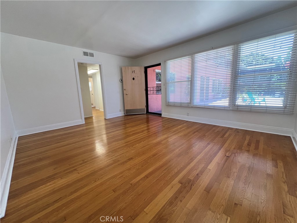 1023 E 1st 17