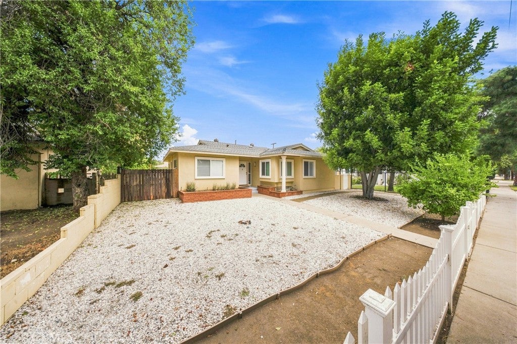 16249 Chatsworth
