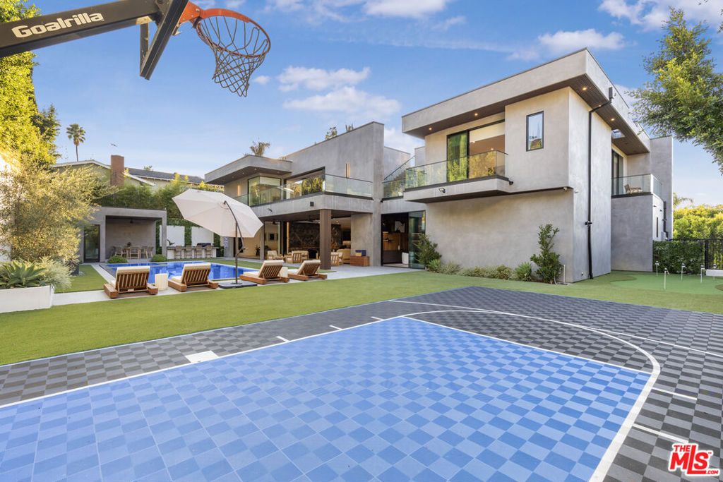 Photo of 4246 Levitt Lane, Sherman Oaks, CA 91403 (MLS # 25609113)