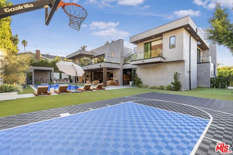 Photo of 4246 Levitt Lane, Sherman Oaks, CA 91403 (MLS # 25609113)