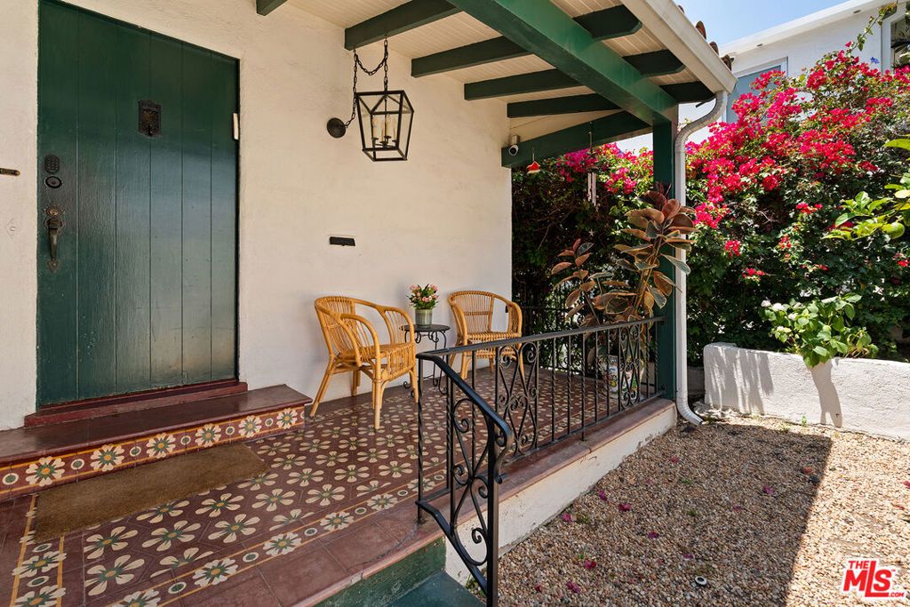 Photo of 7918 Hillside Avenue, Los Angeles, CA 90046 (MLS # 25609471)