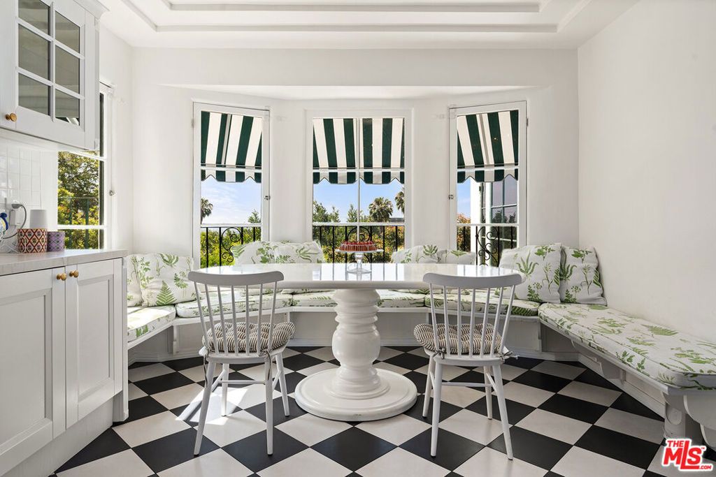 Photo of 7918 Hillside Avenue, Los Angeles, CA 90046 (MLS # 25609471)