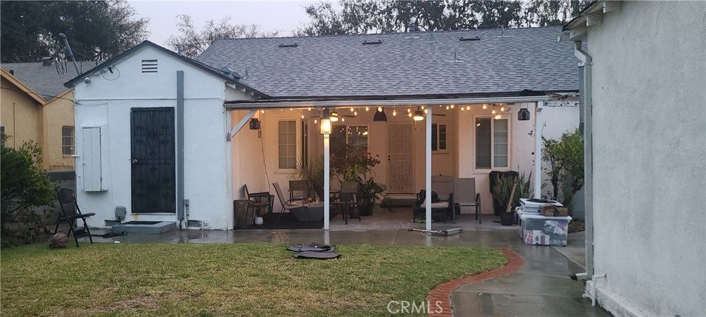Photo of 3871 Grayburn Avenue, Los Angeles, CA 90008 (MLS # SR25190396)