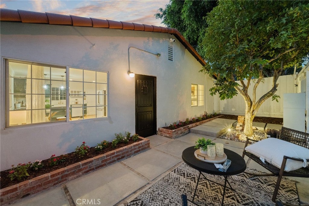 1637 N Alvarado ST