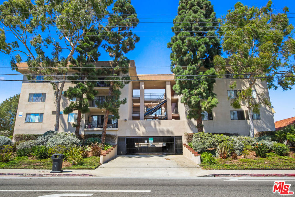 2424 S Leland Street