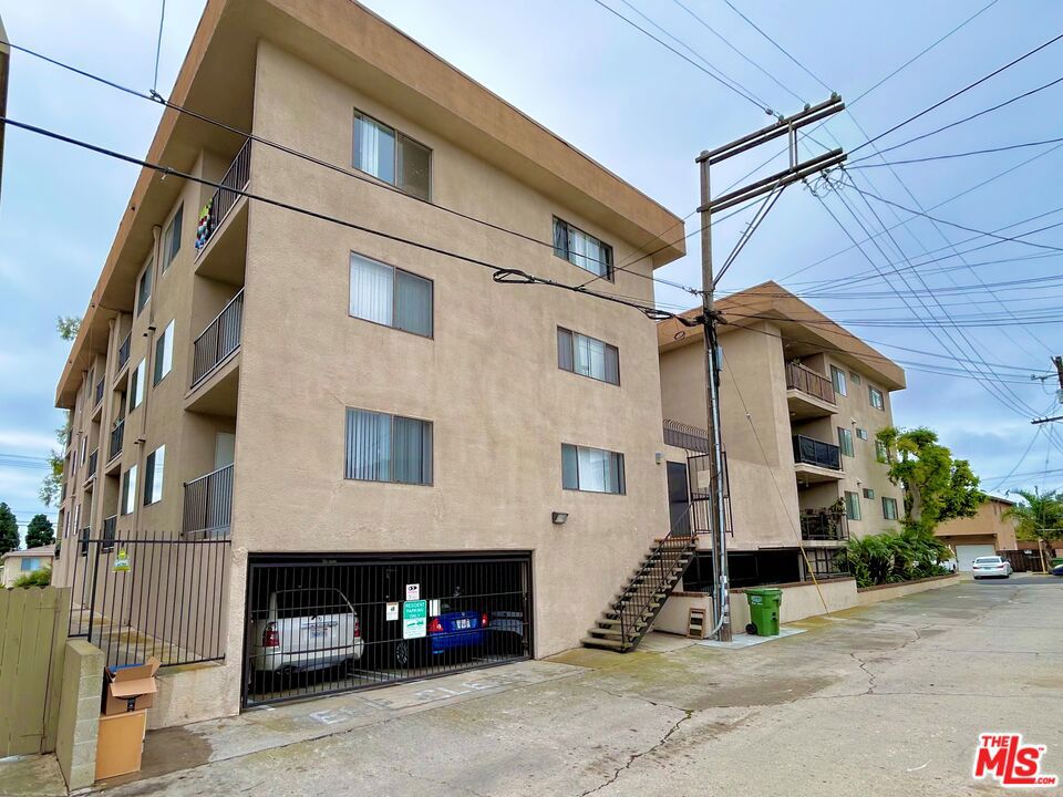 2424 S Leland Street