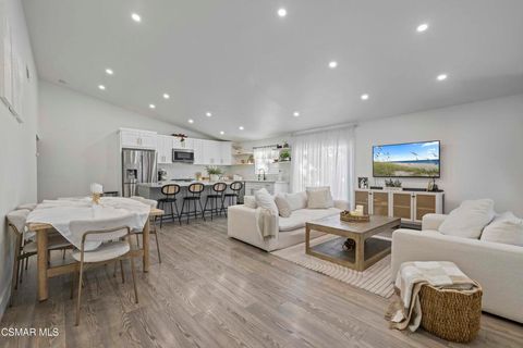 Photo of 18712 Vicci Street, Canyon Country, CA 91351 (MLS # 225005876)