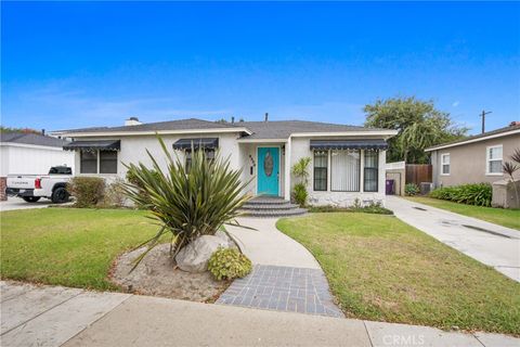 Photo of 2350 Pepperwood Ave, Long Beach, CA 90815 (MLS # PW25228325)